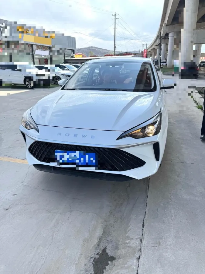 2023 Roewe i5 1.5L 129HP L4 5MT,autocango,china used car exporter,china ev exporter,chinese used car exporter,chinese used ev exporter