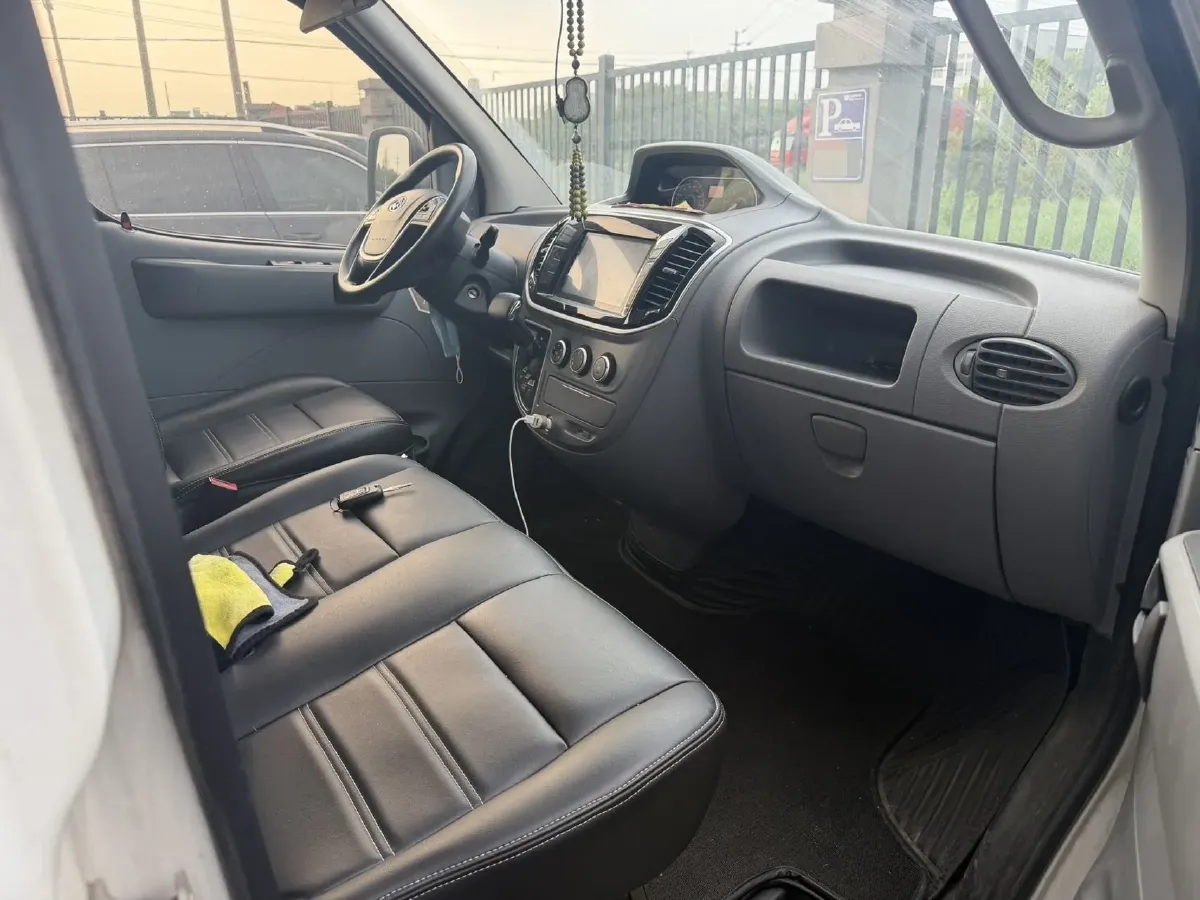 2018 MAXUS XinTu V80 2.5T 136HP L4 6MT,autocango,china used car exporter,china ev exporter,chinese used car exporter,chinese used ev exporter