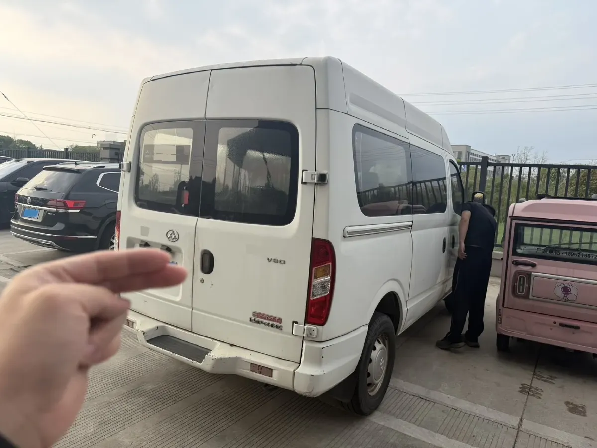 2018 MAXUS XinTu V80 2.5T 136HP L4 6MT,autocango,china used car exporter,china ev exporter,chinese used car exporter,chinese used ev exporter