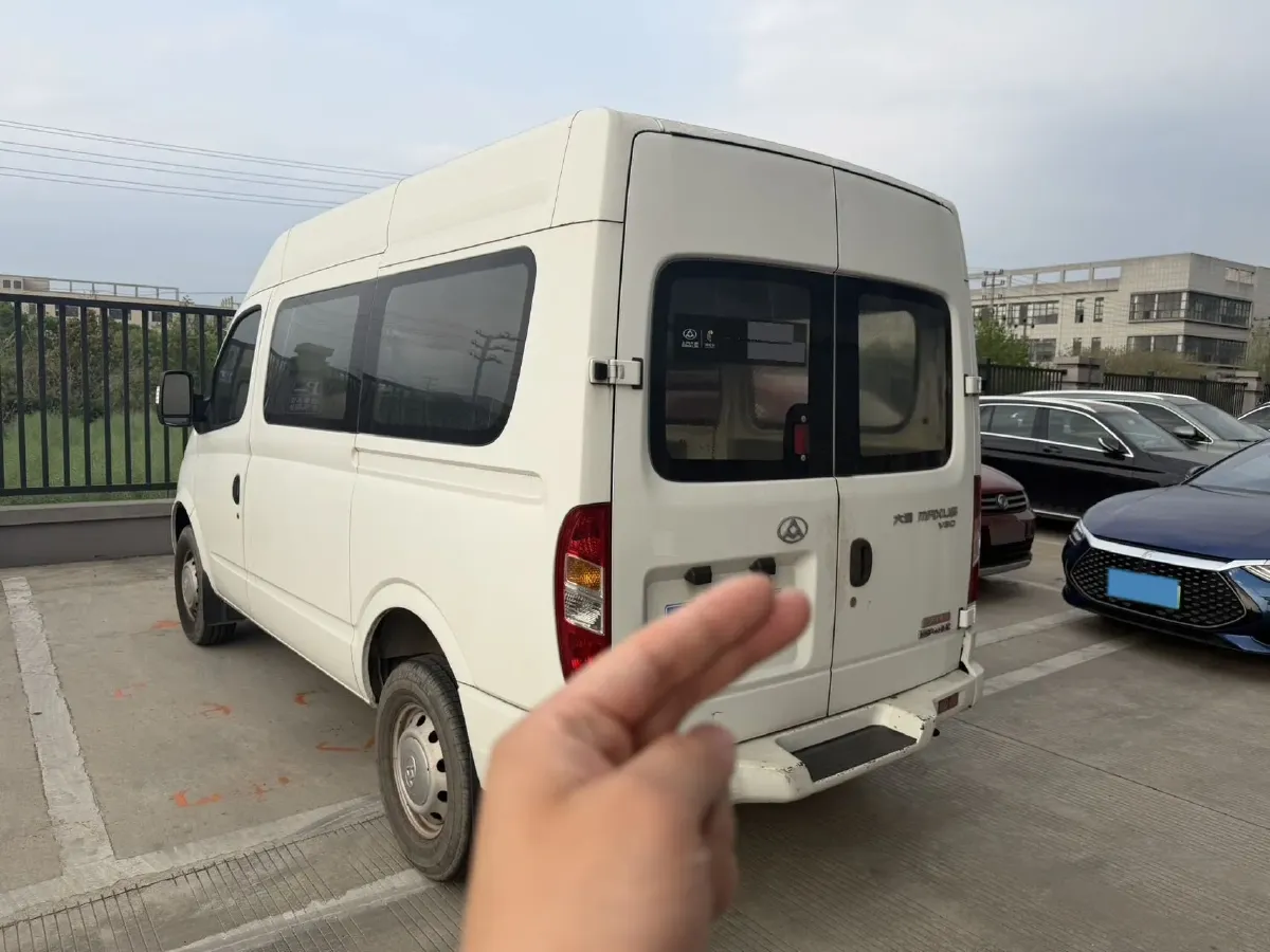 2018 MAXUS XinTu V80 2.5T 136HP L4 6MT,autocango,china used car exporter,china ev exporter,chinese used car exporter,chinese used ev exporter