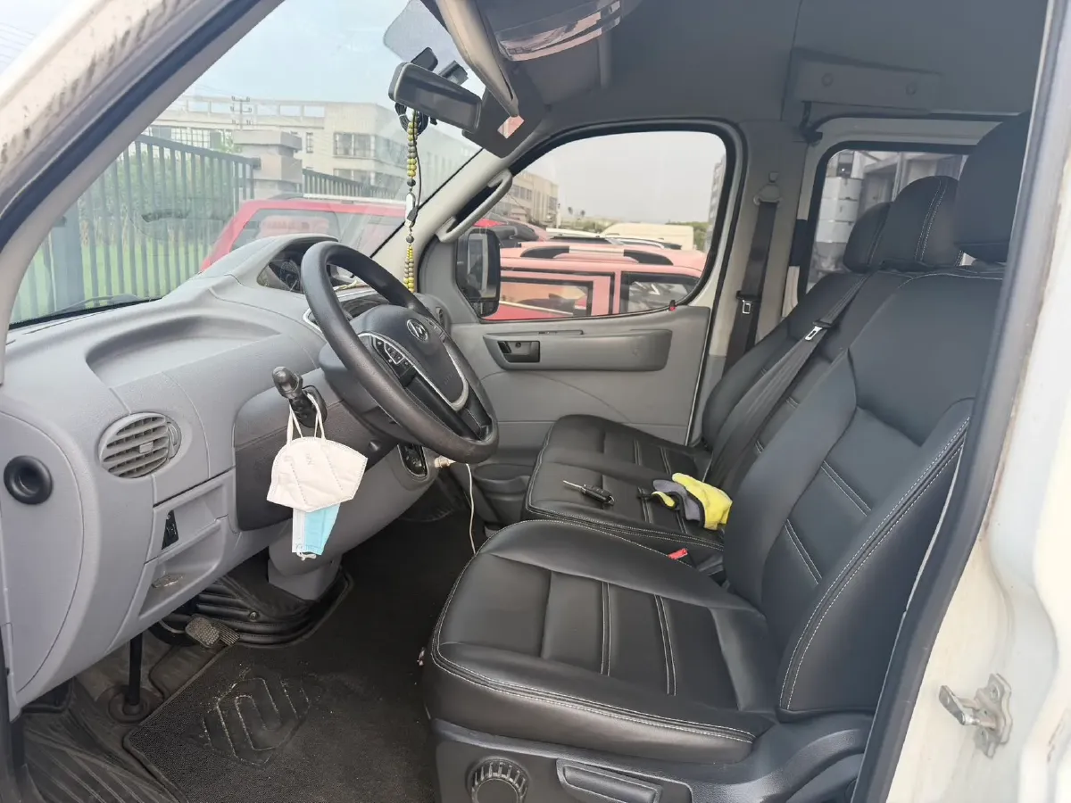 2018 MAXUS XinTu V80 2.5T 136HP L4 6MT,autocango,china used car exporter,china ev exporter,chinese used car exporter,chinese used ev exporter