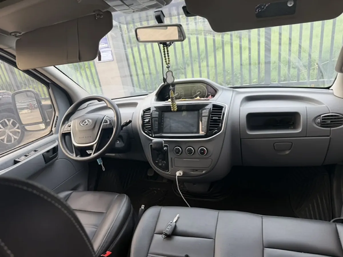 2018 MAXUS XinTu V80 2.5T 136HP L4 6MT,autocango,china used car exporter,china ev exporter,chinese used car exporter,chinese used ev exporter