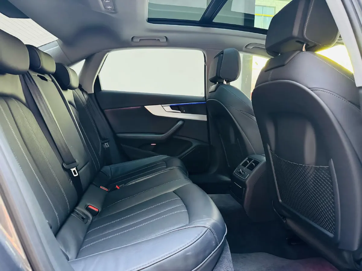 2023 Audi A4L 2.0T 190HP L4 7DCT,autocango,china used car exporter,china ev exporter,chinese used car exporter,chinese used ev exporter