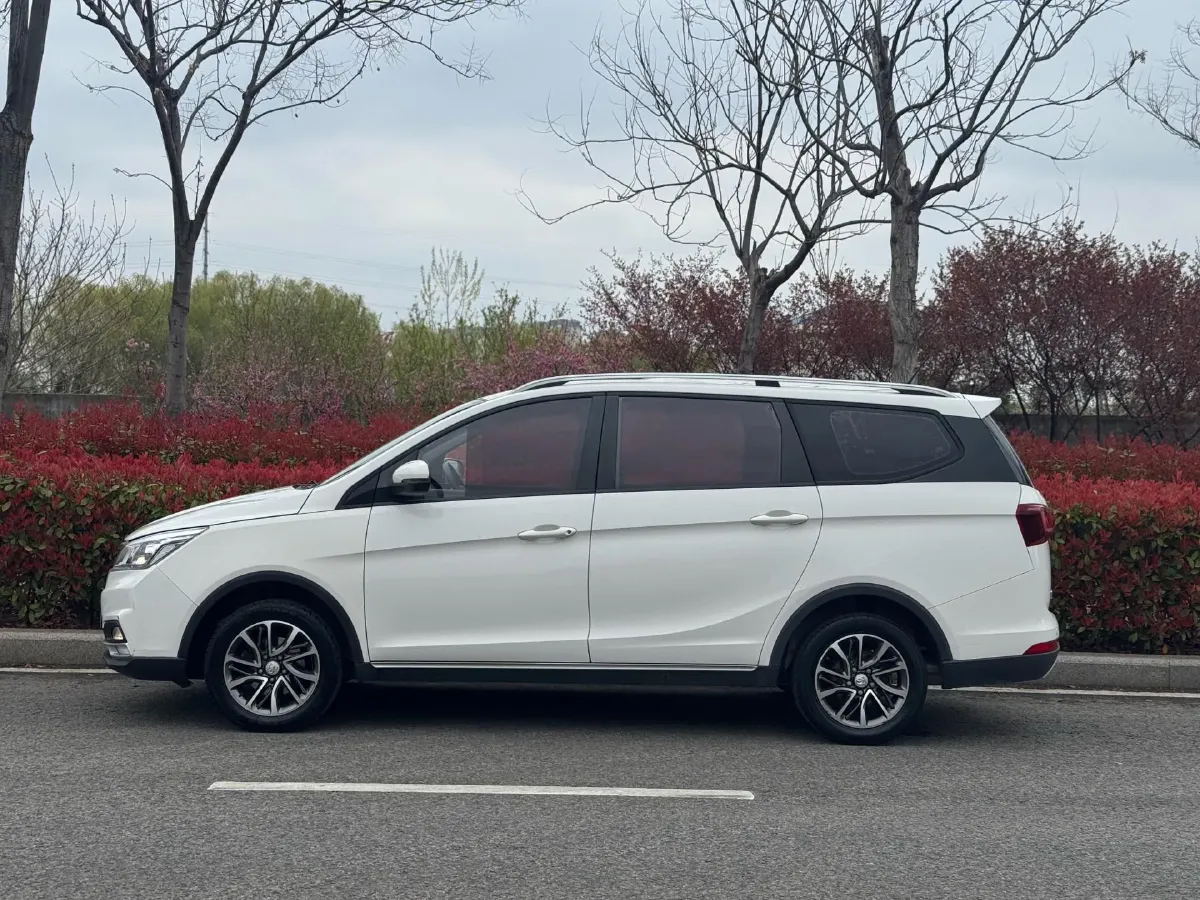 2019 BaoJun 730 1.5T 150HP L4 6MT,autocango,china used car exporter,china ev exporter,chinese used car exporter,chinese used ev exporter