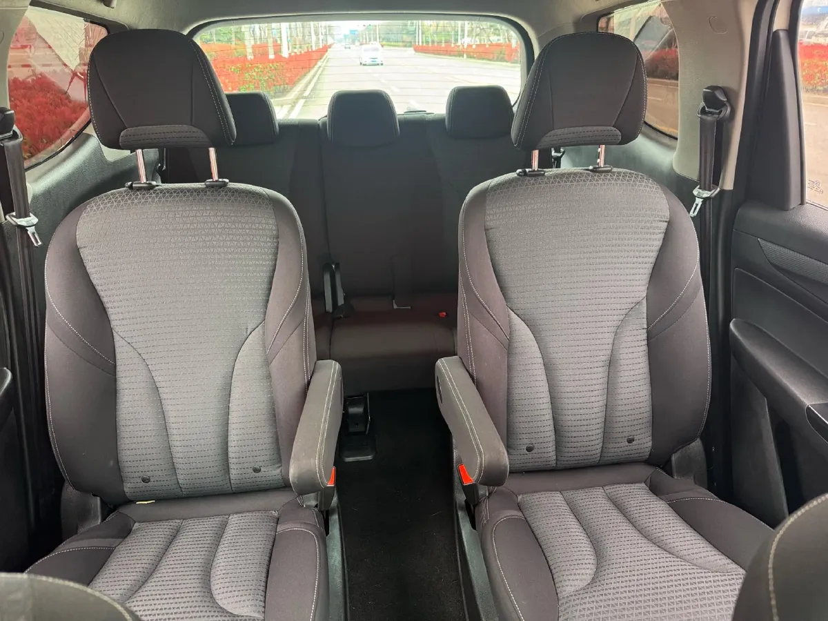 2019 BaoJun 730 1.5T 150HP L4 6MT,autocango,china used car exporter,china ev exporter,chinese used car exporter,chinese used ev exporter