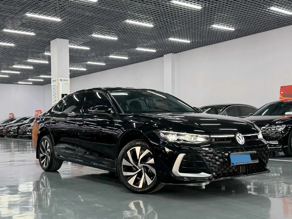 2025 Volkswagen Passat 2.0T 220HP L4 7DCT,autocango,china used car exporter,china ev exporter,chinese used car exporter,chinese used ev exporter