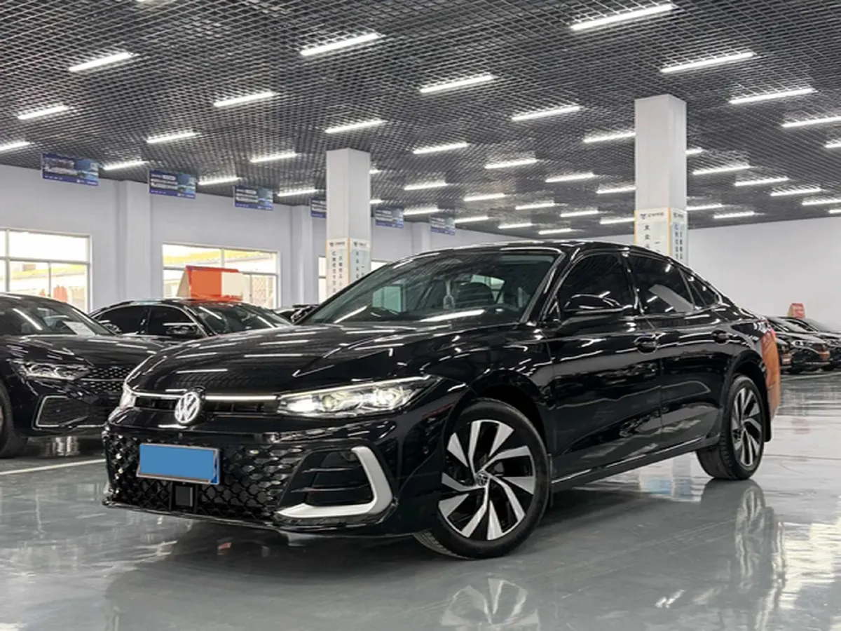 2025 Volkswagen Passat 2.0T 220HP L4 7DCT,autocango,china used car exporter,china ev exporter,chinese used car exporter,chinese used ev exporter