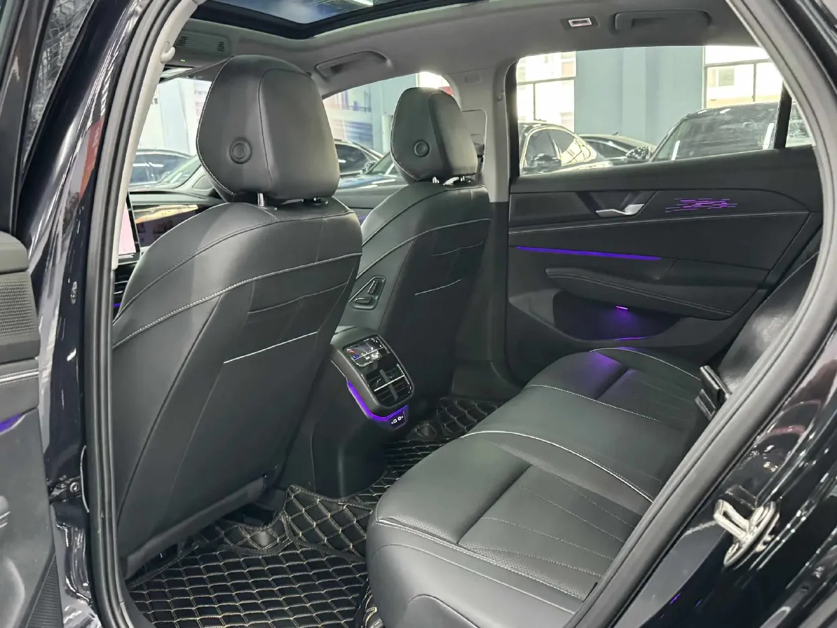 2025 Volkswagen Passat 2.0T 220HP L4 7DCT,autocango,china used car exporter,china ev exporter,chinese used car exporter,chinese used ev exporter