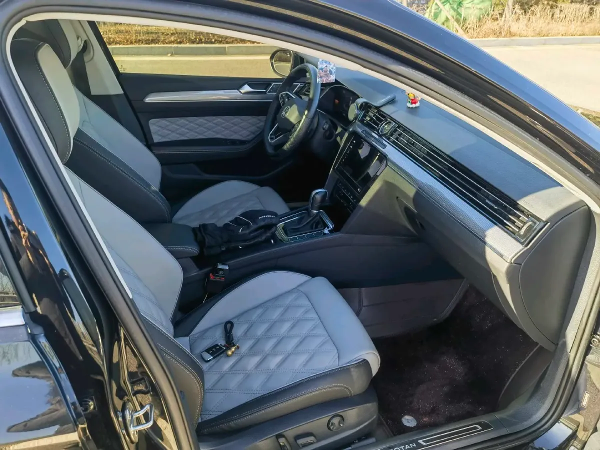 2023 Volkswagen Magotan 2.0T 186HP L4 7DCT,autocango,china used car exporter,china ev exporter,chinese used car exporter,chinese used ev exporter