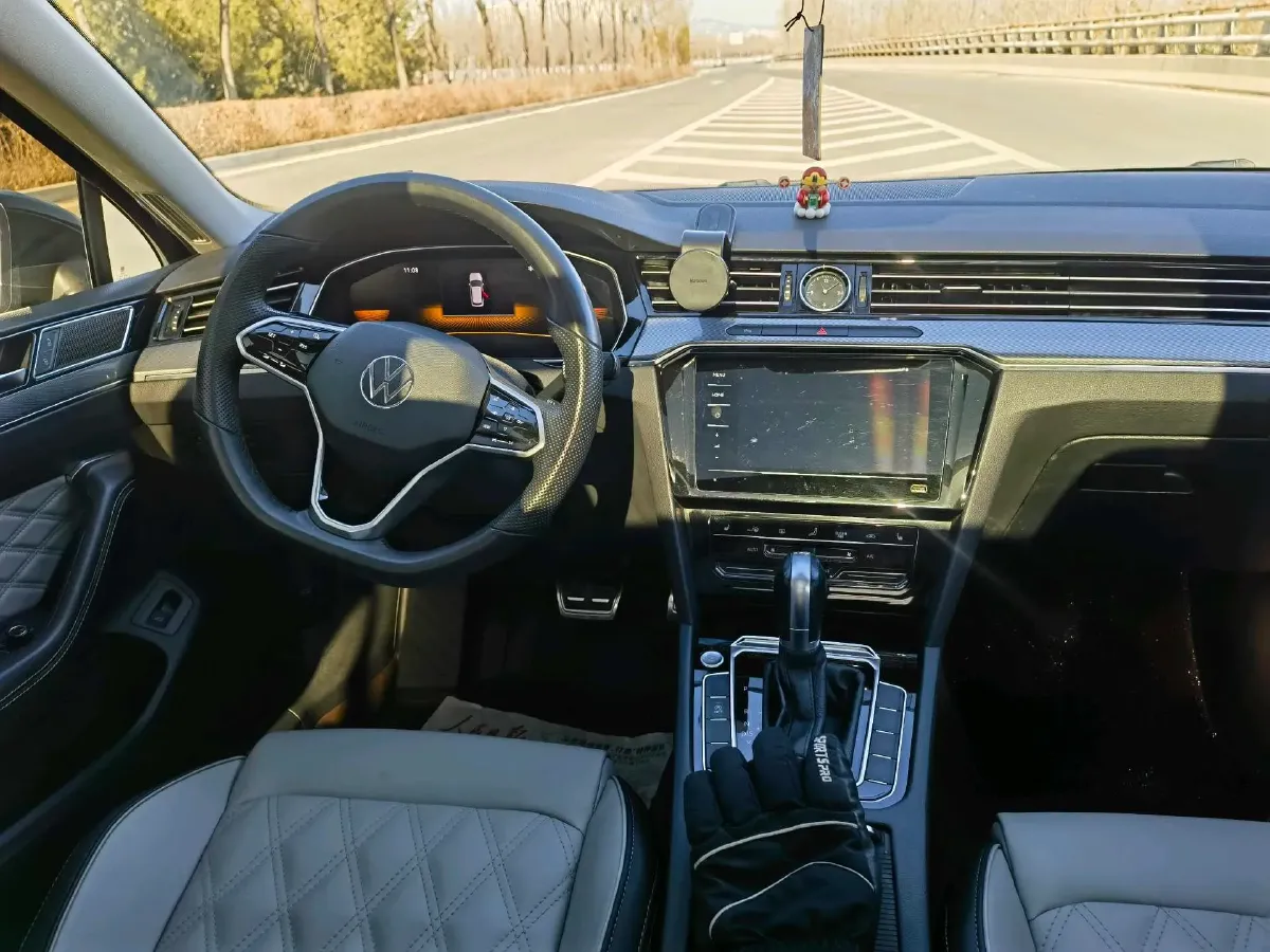 2023 Volkswagen Magotan 2.0T 186HP L4 7DCT,autocango,china used car exporter,china ev exporter,chinese used car exporter,chinese used ev exporter