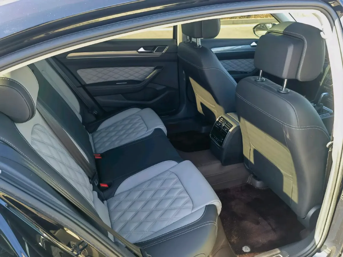 2023 Volkswagen Magotan 2.0T 186HP L4 7DCT,autocango,china used car exporter,china ev exporter,chinese used car exporter,chinese used ev exporter