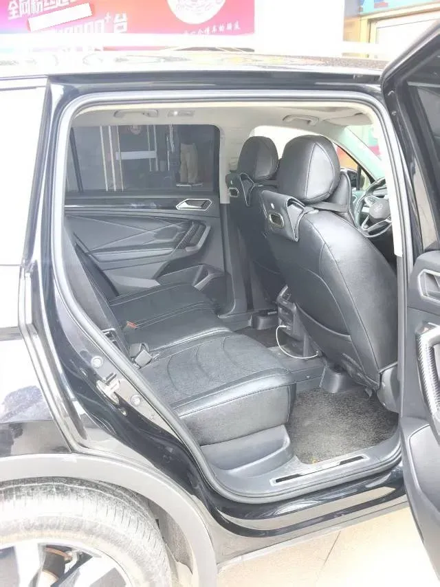 2023 Volkswagen Tiguan L 2.0T 186HP L4 7DCT,autocango,china used car exporter,china ev exporter,chinese used car exporter,chinese used ev exporter