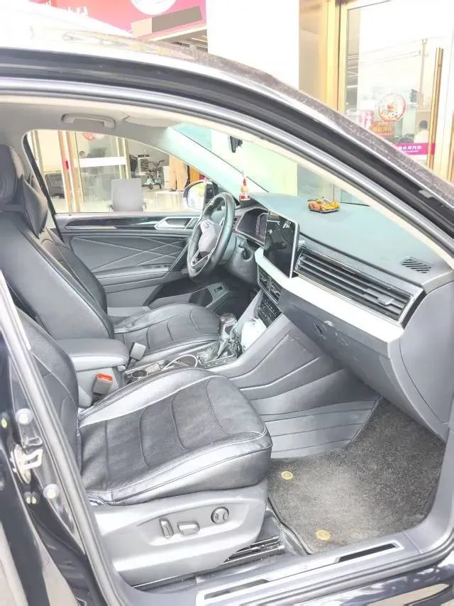 2023 Volkswagen Tiguan L 2.0T 186HP L4 7DCT,autocango,china used car exporter,china ev exporter,chinese used car exporter,chinese used ev exporter