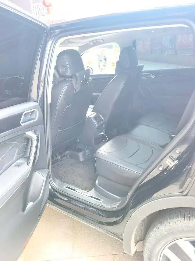 2023 Volkswagen Tiguan L 2.0T 186HP L4 7DCT,autocango,china used car exporter,china ev exporter,chinese used car exporter,chinese used ev exporter