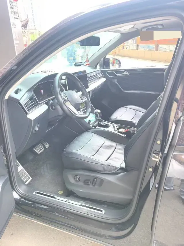 2023 Volkswagen Tiguan L 2.0T 186HP L4 7DCT,autocango,china used car exporter,china ev exporter,chinese used car exporter,chinese used ev exporter