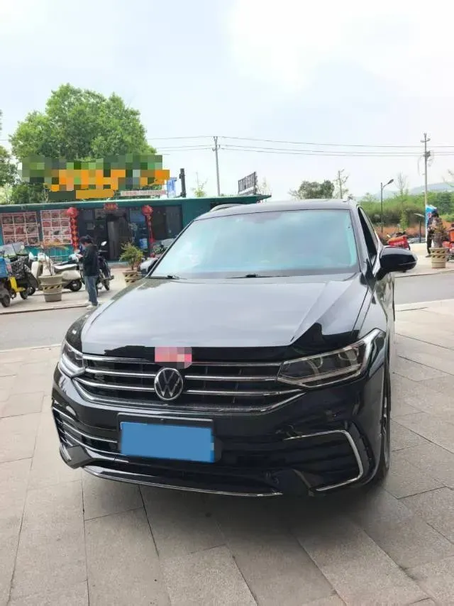 2023 Volkswagen Tiguan L 2.0T 186HP L4 7DCT,autocango,china used car exporter,china ev exporter,chinese used car exporter,chinese used ev exporter