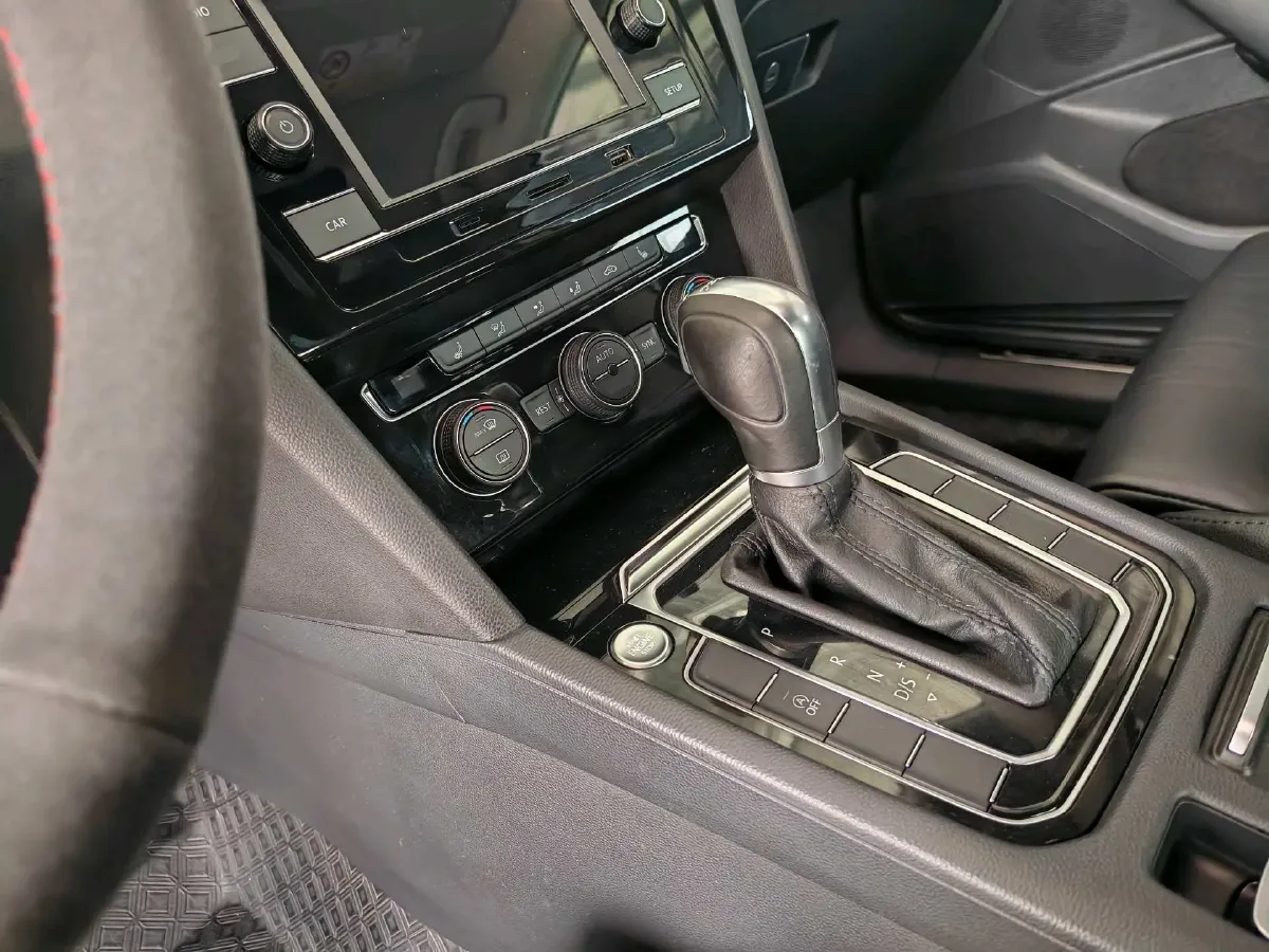 2018 Volkswagen Magotan 1.8T 180HP L4 7DCT,autocango,china used car exporter,china ev exporter,chinese used car exporter,chinese used ev exporter