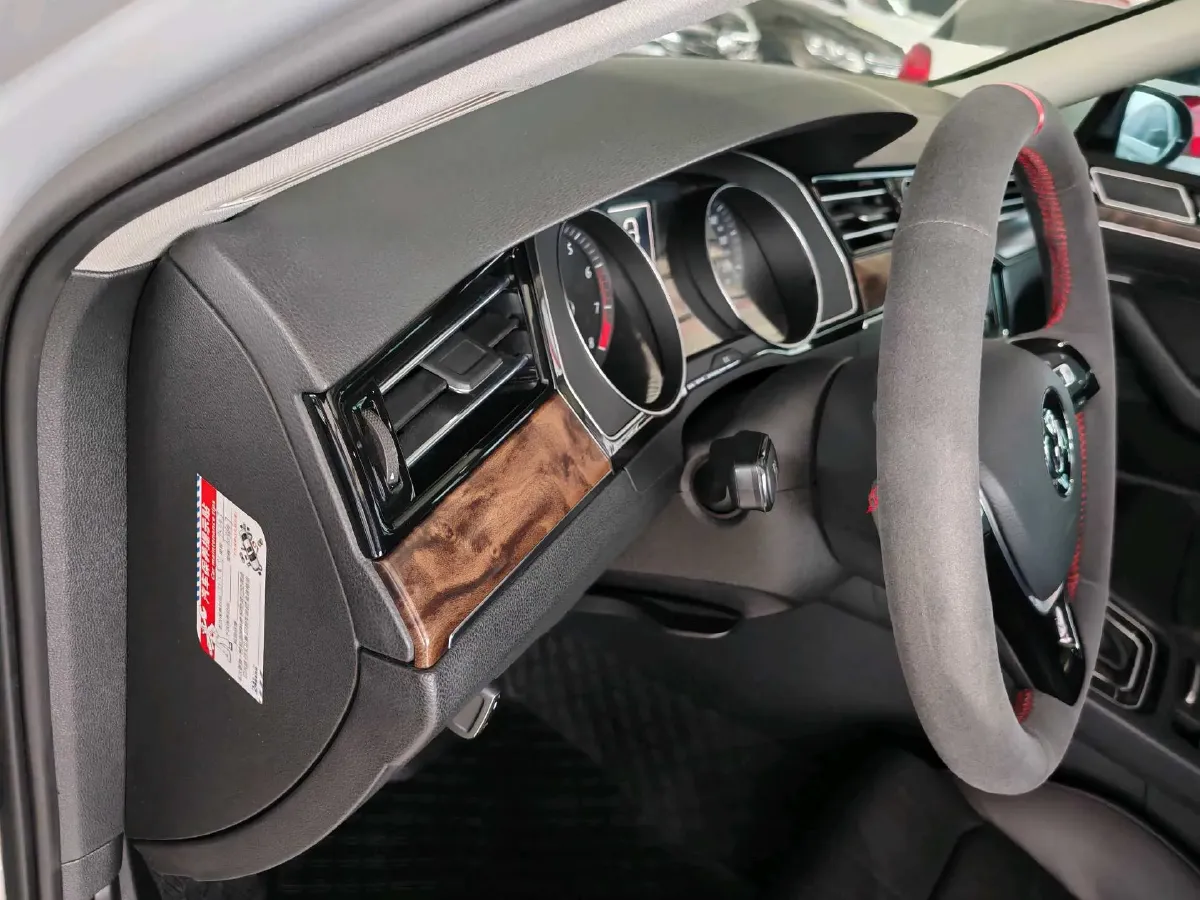 2018 Volkswagen Magotan 1.8T 180HP L4 7DCT,autocango,china used car exporter,china ev exporter,chinese used car exporter,chinese used ev exporter