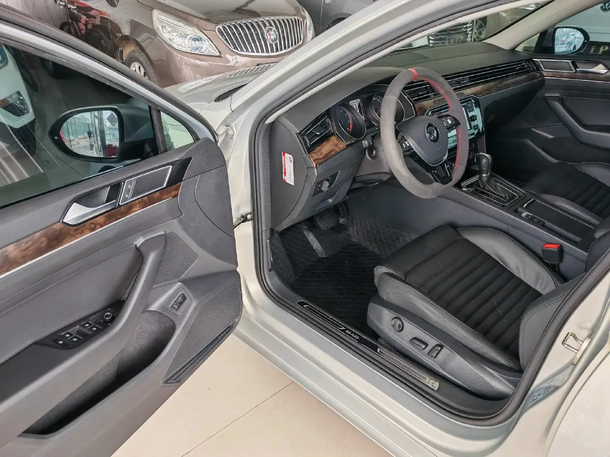 2018 Volkswagen Magotan 1.8T 180HP L4 7DCT,autocango,china used car exporter,china ev exporter,chinese used car exporter,chinese used ev exporter