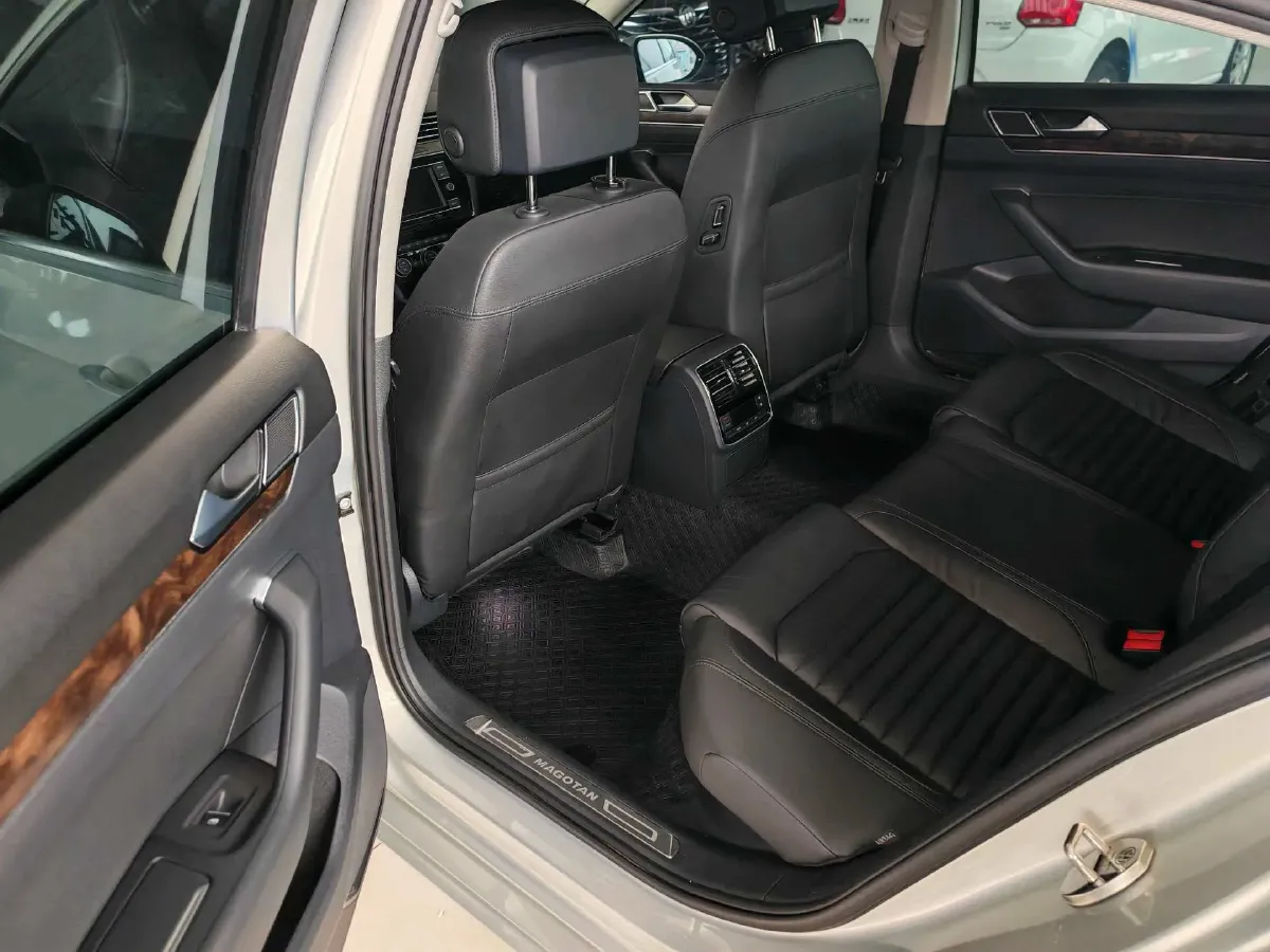 2018 Volkswagen Magotan 1.8T 180HP L4 7DCT,autocango,china used car exporter,china ev exporter,chinese used car exporter,chinese used ev exporter