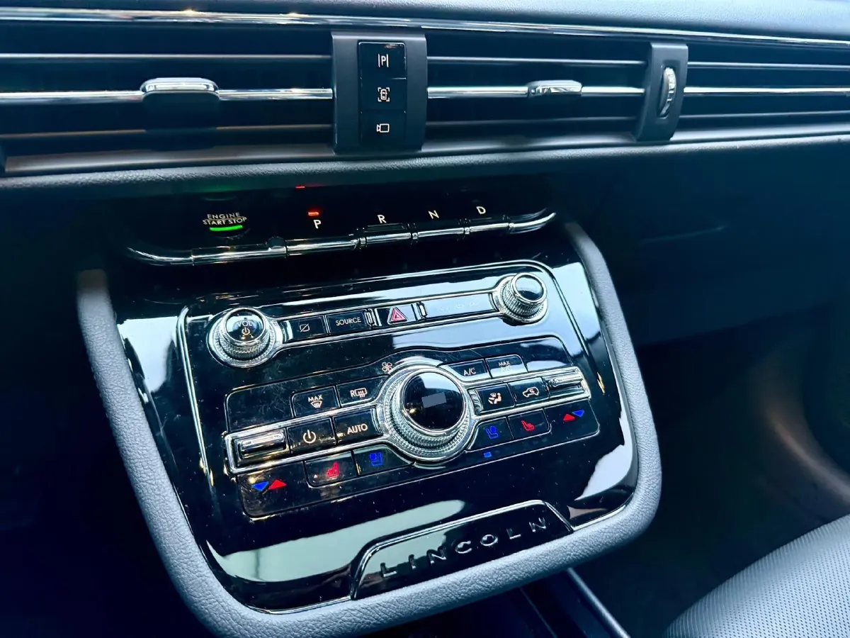 2021 Lincoln Corsair 2.0T 245HP L4 8AT,autocango,china used car exporter,china ev exporter,chinese used car exporter,chinese used ev exporter