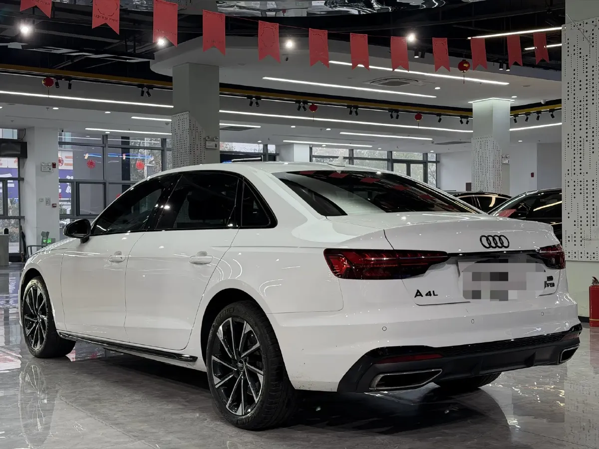 2023 Audi A4L 2.0T 190HP L4 7DCT,autocango,china used car exporter,china ev exporter,chinese used car exporter,chinese used ev exporter