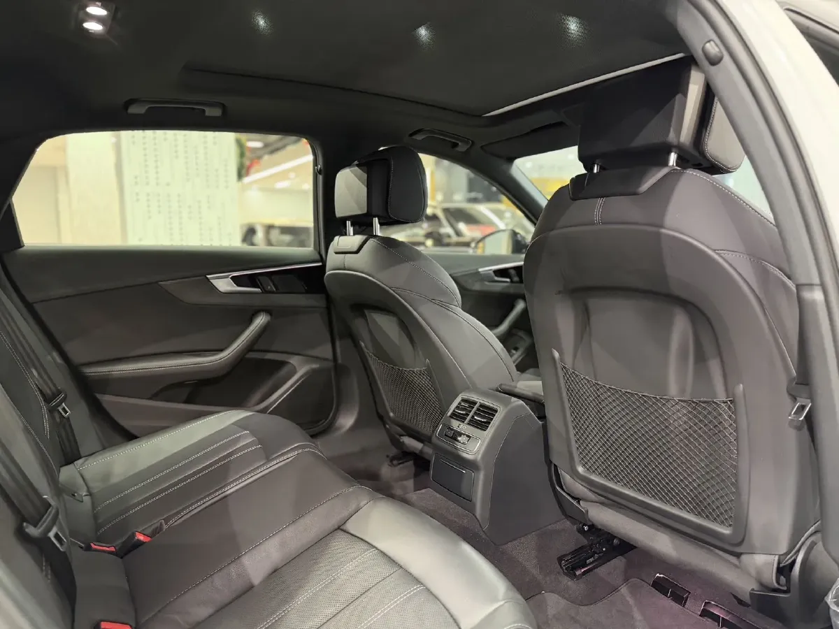 2023 Audi A4L 2.0T 190HP L4 7DCT,autocango,china used car exporter,china ev exporter,chinese used car exporter,chinese used ev exporter