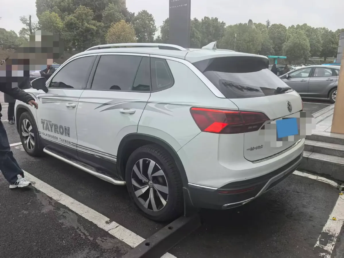 2019 Jeep Cherokee 2.0T 234HP L4 9AT,autocango,china used car exporter,china ev exporter,chinese used car exporter,chinese used ev exporter