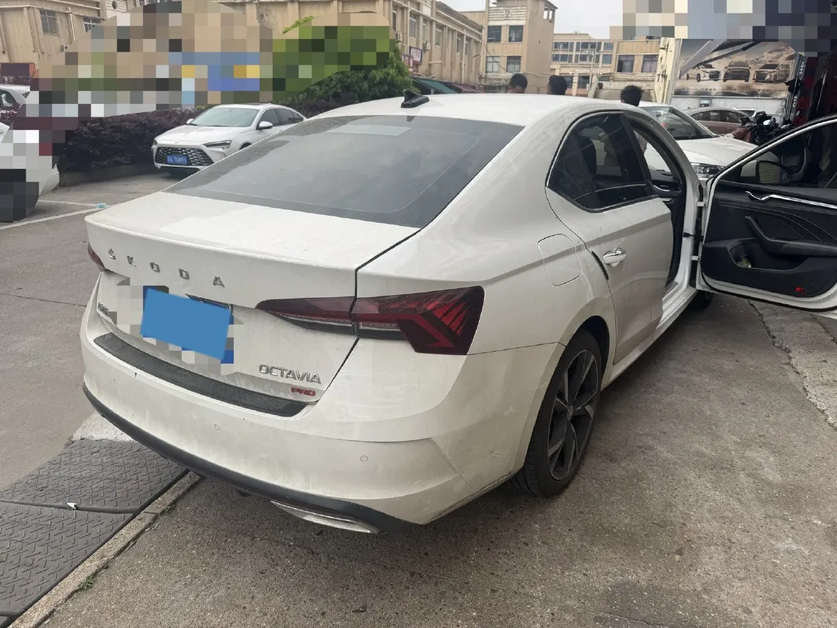 2021 Skoda Octavia 1.4T 150HP L4 7DCT,autocango,china used car exporter,china ev exporter,chinese used car exporter,chinese used ev exporter