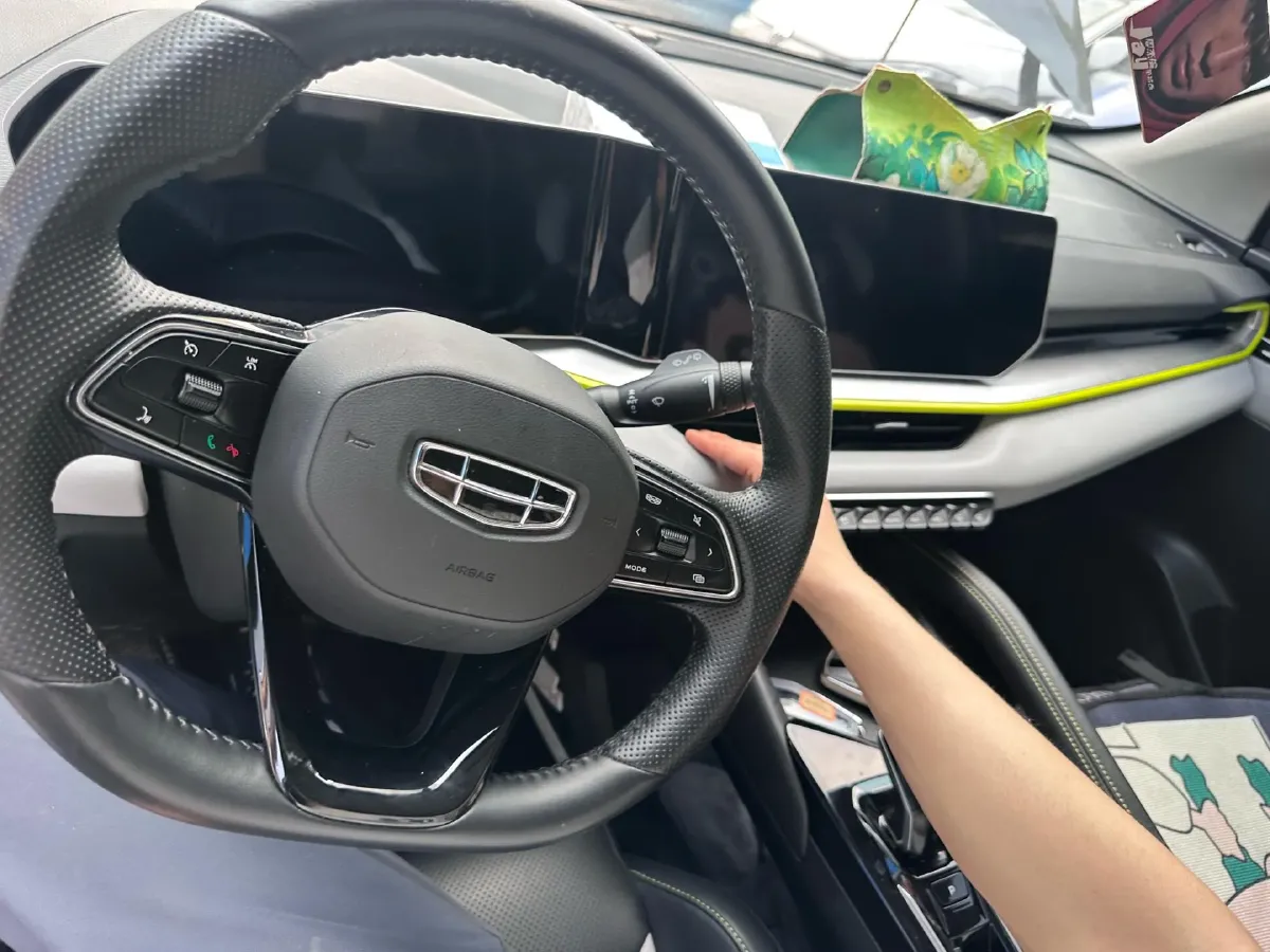 2022 Geely Coolray 1.5T 181HP L4 7DCT,autocango,china used car exporter,china ev exporter,chinese used car exporter,chinese used ev exporter