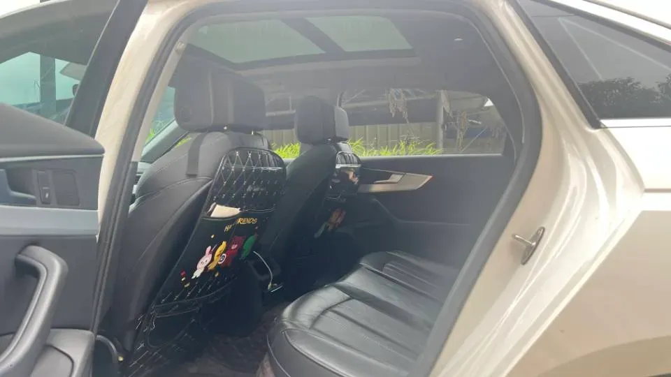 2020 Audi A4L 2.0T 190HP L4 7DCT,autocango,china used car exporter,china ev exporter,chinese used car exporter,chinese used ev exporter