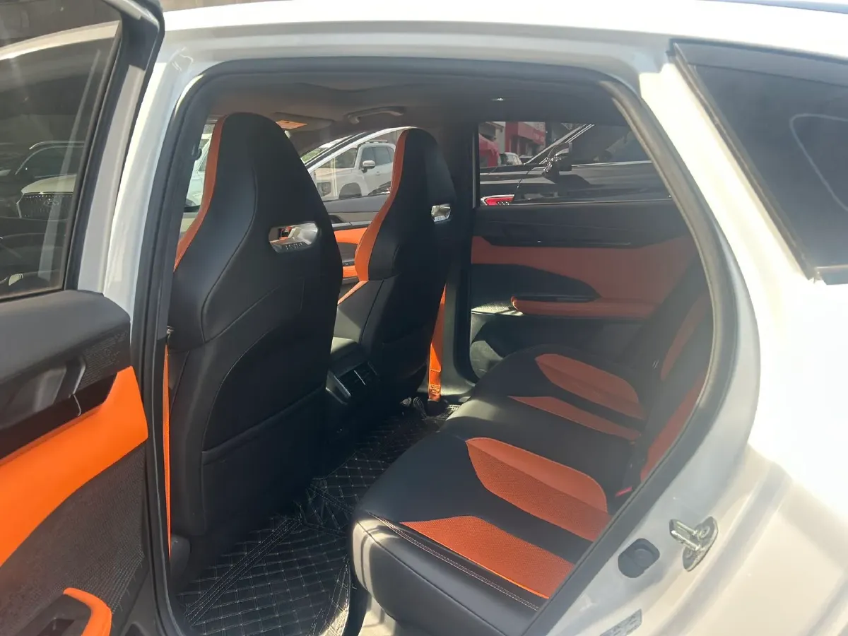 2023 ChangAn UNI-V 1.5T 188HP L4 7DCT,autocango,china used car exporter,china ev exporter,chinese used car exporter,chinese used ev exporter