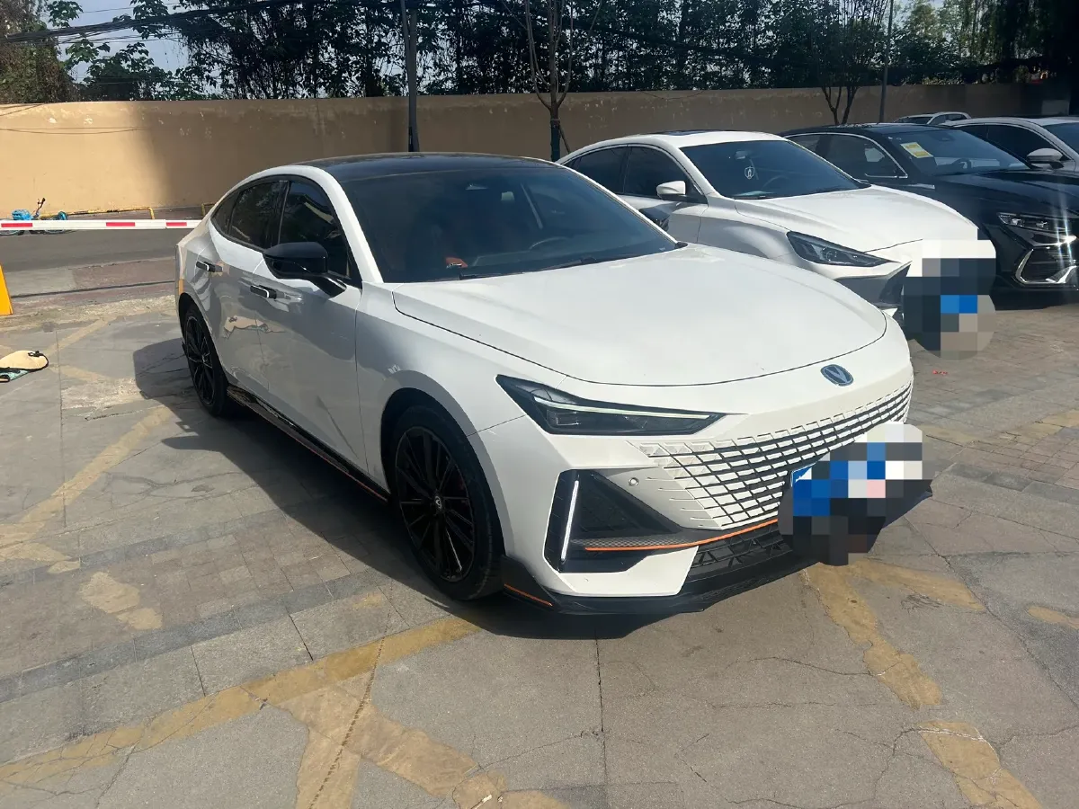 2023 ChangAn UNI-V 1.5T 188HP L4 7DCT,autocango,china used car exporter,china ev exporter,chinese used car exporter,chinese used ev exporter