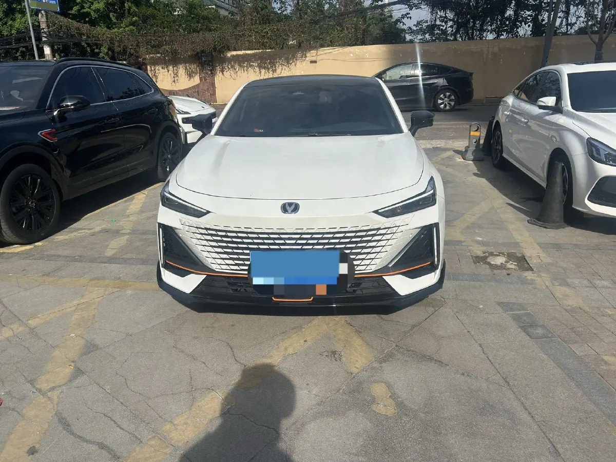 2023 ChangAn UNI-V 1.5T 188HP L4 7DCT,autocango,china used car exporter,china ev exporter,chinese used car exporter,chinese used ev exporter
