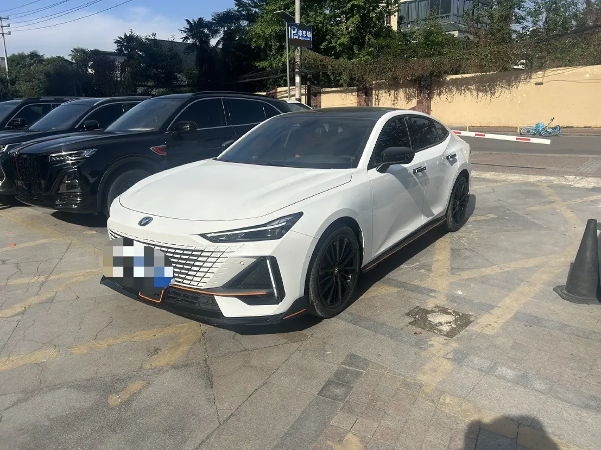 2023 ChangAn UNI-V 1.5T 188HP L4 7DCT,autocango,china used car exporter,china ev exporter,chinese used car exporter,chinese used ev exporter