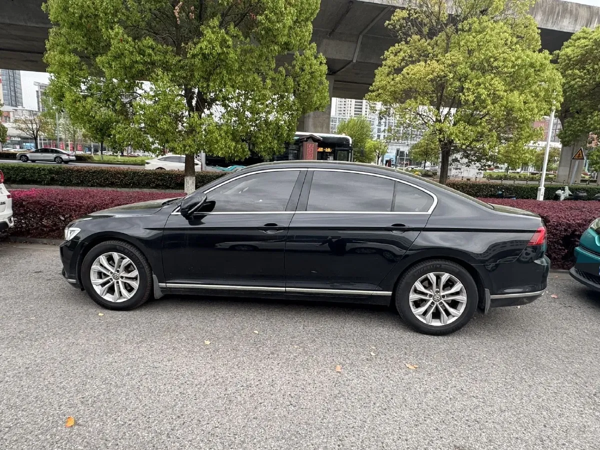 2018 Volkswagen Magotan 2.0T 220HP L4 7DCT,autocango,china used car exporter,china ev exporter,chinese used car exporter,chinese used ev exporter