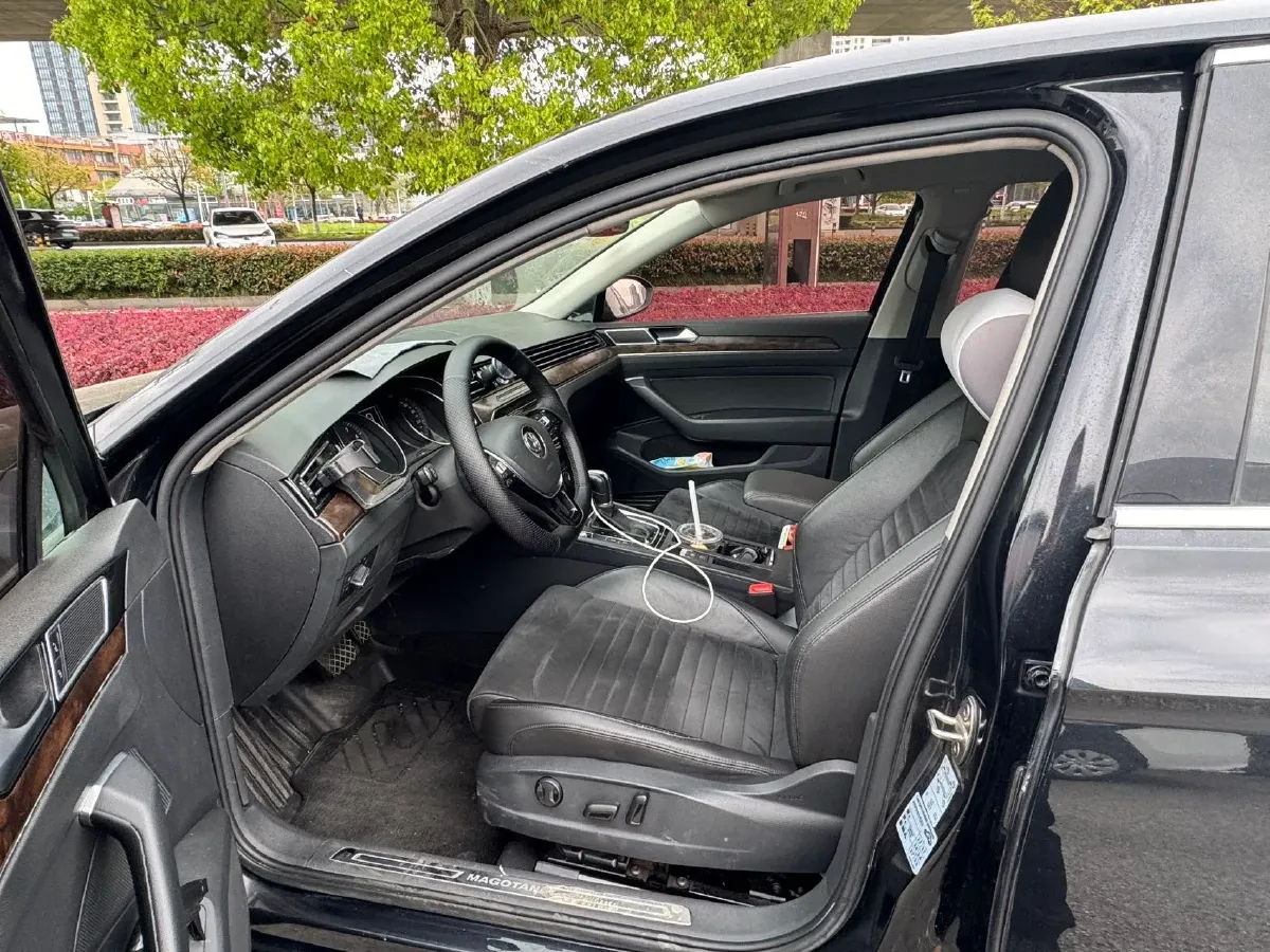 2018 Volkswagen Magotan 2.0T 220HP L4 7DCT,autocango,china used car exporter,china ev exporter,chinese used car exporter,chinese used ev exporter