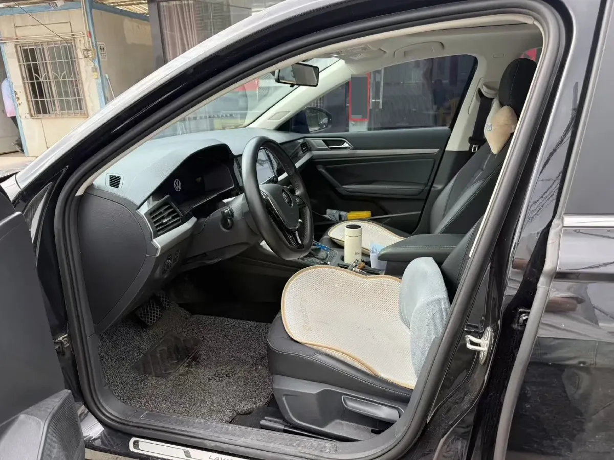 2022 Volkswagen T-Roc 1.4T 150HP L4 7DCT,autocango,china used car exporter,china ev exporter,chinese used car exporter,chinese used ev exporter