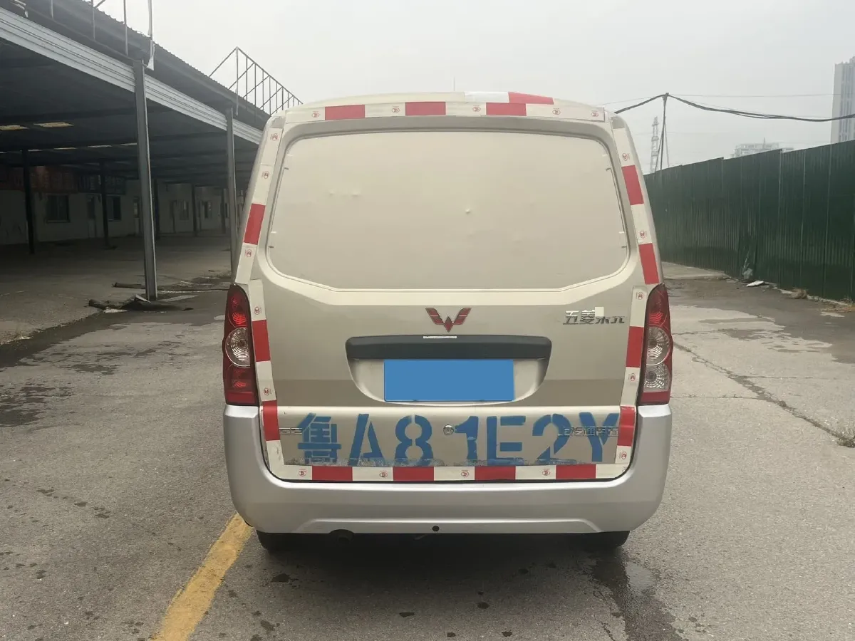 2020 WuLing RongGuang 1.5L 99HP L4 5MT,autocango,china used car exporter,china ev exporter,chinese used car exporter,chinese used ev exporter