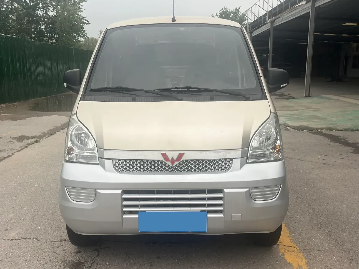 2020 WuLing RongGuang 1.5L 99HP L4 5MT,autocango,china used car exporter,china ev exporter,chinese used car exporter,chinese used ev exporter