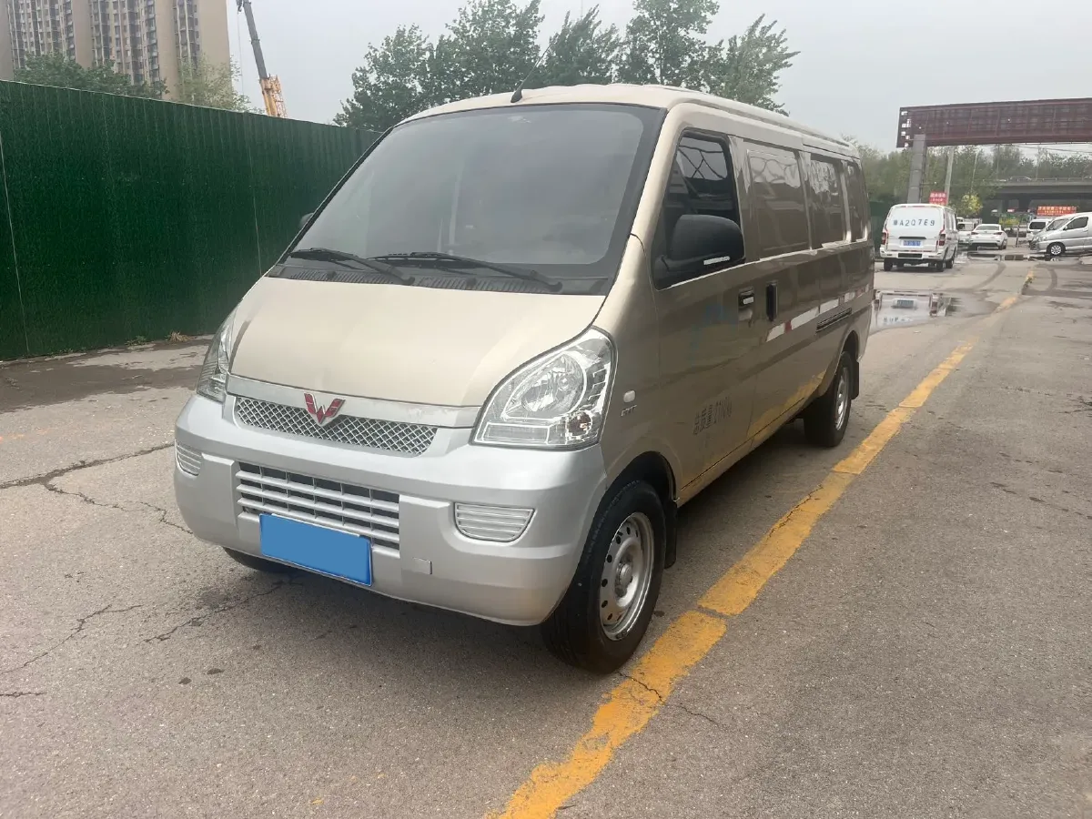2020 WuLing RongGuang 1.5L 99HP L4 5MT,autocango,china used car exporter,china ev exporter,chinese used car exporter,chinese used ev exporter