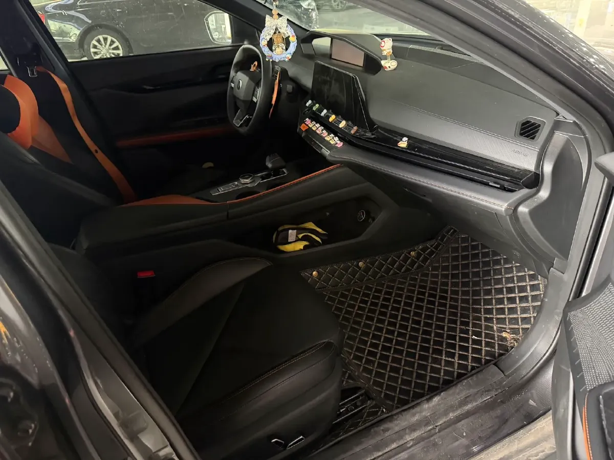 2022 ChangAn UNI-V 1.5T 188HP L4 7DCT,autocango,china used car exporter,china ev exporter,chinese used car exporter,chinese used ev exporter