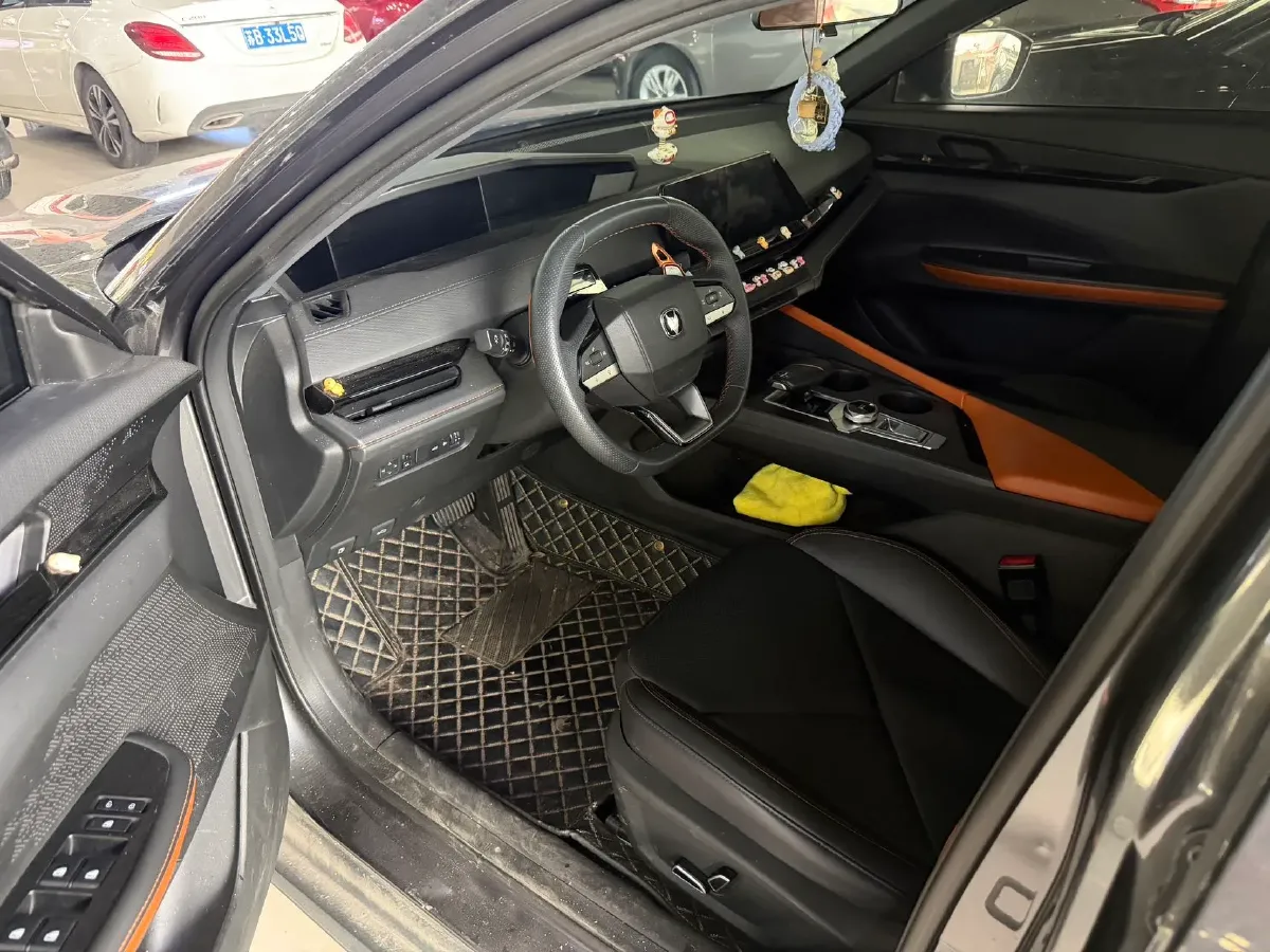 2022 ChangAn UNI-V 1.5T 188HP L4 7DCT,autocango,china used car exporter,china ev exporter,chinese used car exporter,chinese used ev exporter