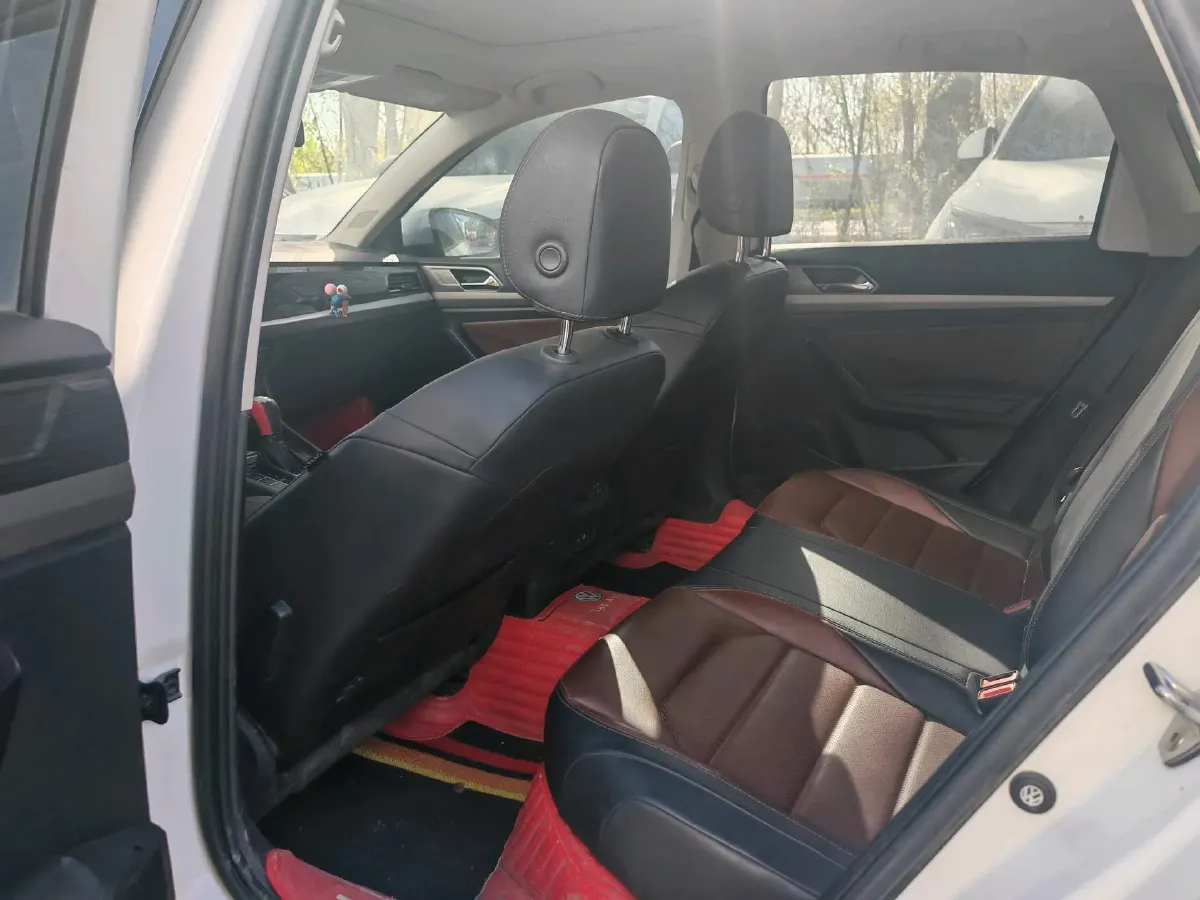 2022 Volkswagen T-Roc 1.4T 150HP L4 7DCT,autocango,china used car exporter,china ev exporter,chinese used car exporter,chinese used ev exporter