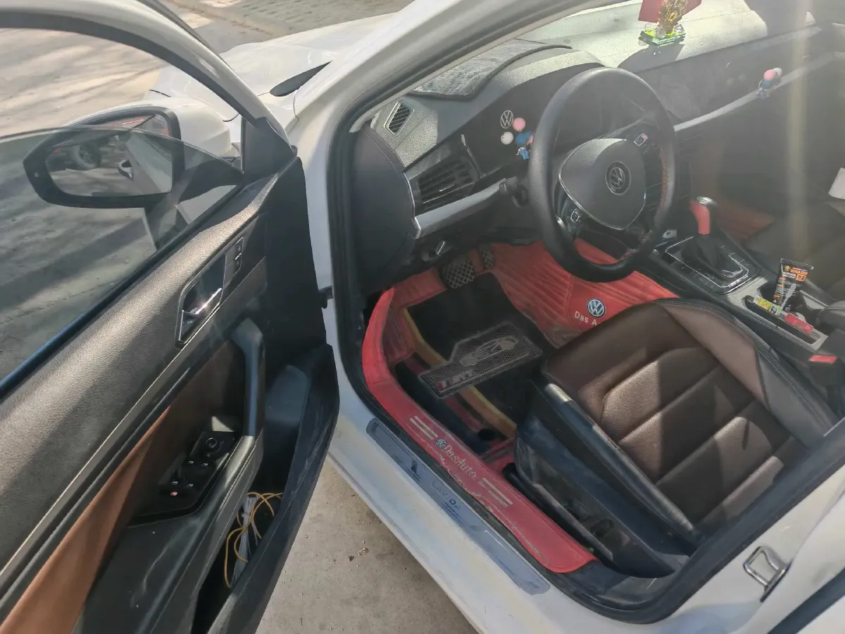 2022 Volkswagen T-Roc 1.4T 150HP L4 7DCT,autocango,china used car exporter,china ev exporter,chinese used car exporter,chinese used ev exporter