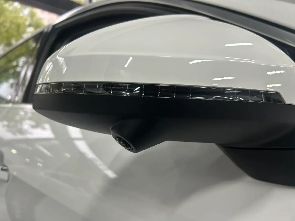 2025 Audi A4L 2.0T 190HP L4 7DCT,autocango,china used car exporter,china ev exporter,chinese used car exporter,chinese used ev exporter