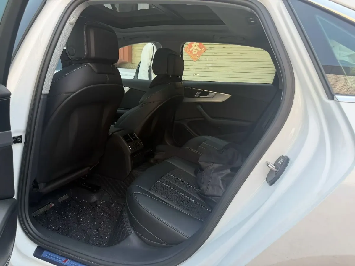 2025 Audi A4L 2.0T 190HP L4 7DCT,autocango,china used car exporter,china ev exporter,chinese used car exporter,chinese used ev exporter