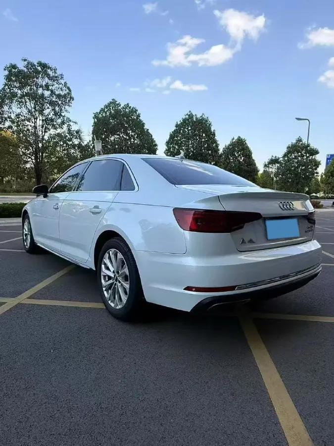 2019 Audi A4L 2.0T 190HP L4 7DCT,autocango,china used car exporter,china ev exporter,chinese used car exporter,chinese used ev exporter
