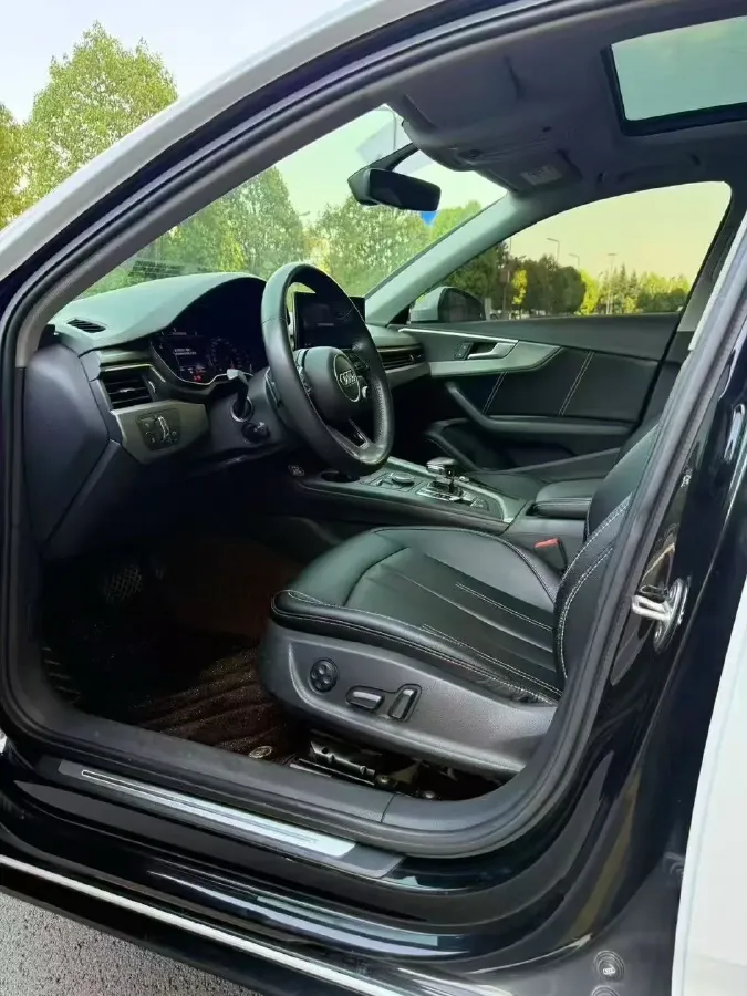 2019 Audi A4L 2.0T 190HP L4 7DCT,autocango,china used car exporter,china ev exporter,chinese used car exporter,chinese used ev exporter