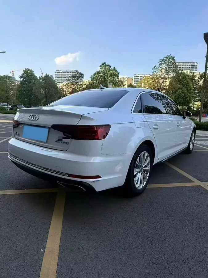 2019 Audi A4L 2.0T 190HP L4 7DCT,autocango,china used car exporter,china ev exporter,chinese used car exporter,chinese used ev exporter